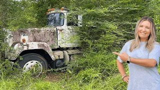 ¿Va a arrancar? ¡RARO Superliner COMPLETAMENTE CUBIERTO de árboles!