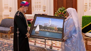 جلالة السلطان هيثم يتبادل الهدايا مع فخامة سامية صولوحو رئيسة تنزانيا 🇴🇲🇹🇿