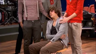 One direction on iCarly !!