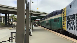 Southbound Coaster departing Sorrento Valley