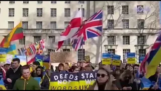 У Офиса премьер-министра Великобритании Бориса Джонсона проходит митинг в поддержку Украины