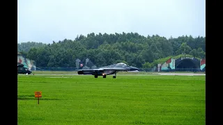 MiG-29 i F-16 POKAZ DYNAMICZNY - PIKNIK LOTNICZY ŚWIDWIN 2017