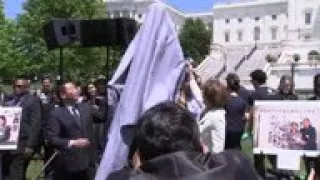 'Tank Man' statue unveiled at DC Tiananmen rally