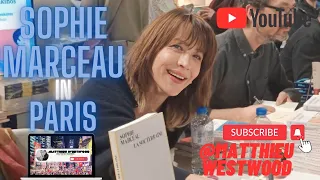 Sophie Marceau Sign Autographes To Her Fans In Paris #sophiemarceau #braveheart #laboum #jamesbond