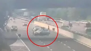 Piacenza, si schianta a tutta velocità contro volante della polizia: il video dell’incidente