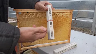 Изоляция пчелиных маток для зимовки, во время медосбора, как борьба з клещом. Изолятор Миленина