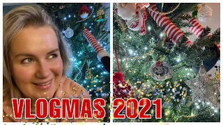 🎄VLOGMAS 2021/2/ОПЯТЬ НЕ ХВАТАЕТ УКРАШЕНИЙ😅/НОВАЯ ГИРЛЯНДА🎇/РАЗБИРАЮ ПОСУДУ/УКРАШАЕМ ЕЛКУ😍