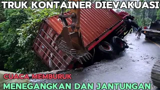 DETIK DETIK TRUK KONTAINER DIEVAKUASI DI LURAH BARANGIN DAN PJKR MENJALANKAN AKSI BIKIN JANTUNGAN