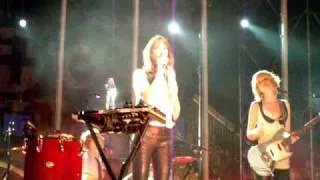 Charlotte Gainsbourg - Time of the assassins (Torino 14-07-2010)