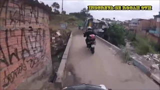 Как водят в Бразилии аварии! Погоня полиции на мотоцикле за бандитом реально прижали к стенке!