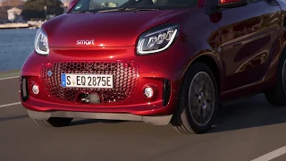 smart EQ fortwo in carmine red Driving Video