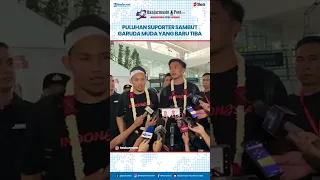 Puluhan Suporter Teriakkan Yel-Yel Untuk Menyambut Garuda Muda Yang Baru Saja Tiba di Tanah Air