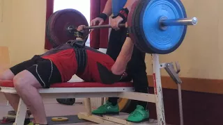 130 kg bankdrücken mit 3 sec. Pause auf der brust!