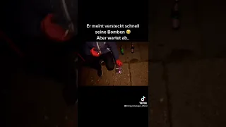 Lustiger Chinese Ballert mit selbstgebauten Bomben um sich an Silvester 🤣