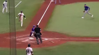 Kevin Kiermaier grabs Alejandro Kirk’s play card at home plate￼