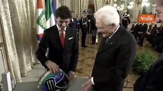 Il campione di MotoGp Bagnaia regala un casco a Mattarella