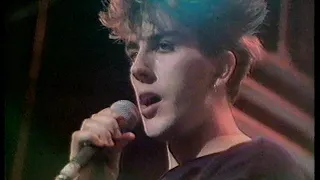 Fun Boy 3   1983 02 17   Tunnel of Love @ TOTP