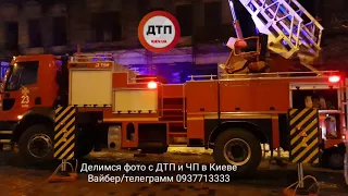 Масштабный пожар многострадального здания на Хмельницкого 16 в центре Киева: 20 единиц техники, 80 с