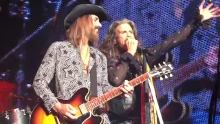 ‪STEVEN TYLER / Member Intro ～ Train Kept A-Rollin’ (‬Osaka, Japan 2017)