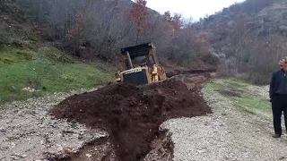 caterpiller d7 dozer ile yol yapım çalışması