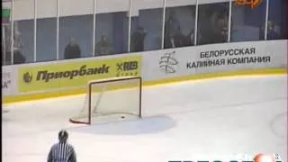Развадовский гол в свои ворота  ice hockey own goal.webm