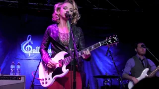 ''CHILLS & FEVER'' - SAMANTHA FISH BAND w/ Horns @ Callahan's, May 2017