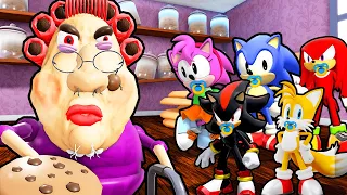 BABY SONIC FAMILY VS ESCAPE EVIL GRANDMA IN ROBLOX