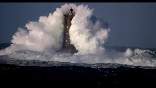 Phare du Four : vagues énormes suite à la tempête Fionn