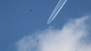 Emirates A380 Contrails