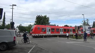 Zugverkehr in München Fasanerie mit dem BÜ Feldmochinger Straße