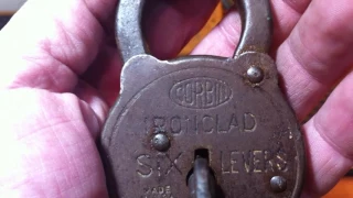 (119) Vintage Master Lock, Hurd, Corbin and Sargent Greenleaf pad locks