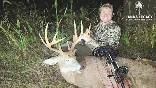 BIG BUCK UP CLOSE! Successful Saddle Hunting!