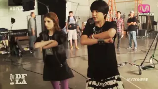 f(x) Amber teaching Anna Kendrick the choreography of Electric Shock