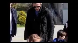 Tom Hiddleston (aka Loki) hugs little girl at Crimson Peak set