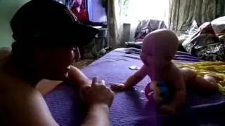 Прикольный смех ребенка/funny laughing baby