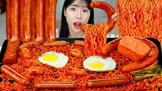 ASMR MUKBANG| Fire noodles and Various Sausages (Kielbasa, Frank, Spam, Wurst, Vienna), Kimchi.