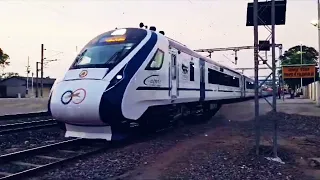 Departure of Vande Bharat Express from Palanpur Railway Junction during Trial run* 🚄