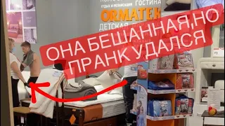 Пранк в тц над продавщицей!НИКОГДА ТАК НЕ ДЕЛАЙТЕ