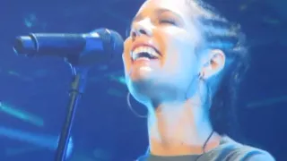 Halsey - Closer (The Chainsmokers) Live - Y100 Jingle Ball 2017 - Sunrise, FL 12/17