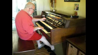 Mike Reed plays Hoagy Carmichael's "Stardust" on his Hammond Organ
