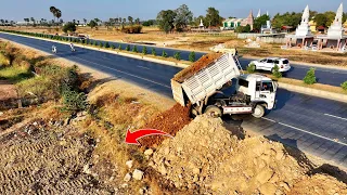 Meet The Real Story New Experts Pour The Land Next To The ASEAN Road Dozer Komat’su D31 Pushing Fast