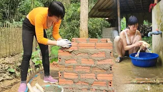 The journey of a girl living alone building a water tank and catching chickens to cook lunch