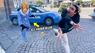 UNO SCONOSCIUTO CI RINCORRE PER STRADA! CI STA INSEGUENDO!! *cosa vuole da noi?*