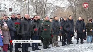 В преддверии Дня Героев Отечества на мемориале Победы прошел митинг