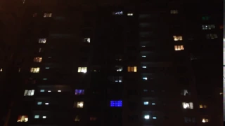 В Краснодаре в новогоднюю ночь мужик открыл огонь из автомата, высунувшись в окно    hd720 mp4