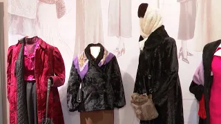 В «Конном дворе» открылась выставка, посвящённая женской моде XX века