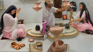 Asha Bhosle’s Granddaughter Zanai Bhosle Offers Prayer At Temple For Late Lata Mangeshkarji