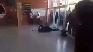 Detenido por arrojar una silla a un guardia civil en un colegio del 1-O