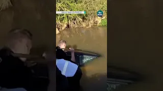 Woman rescued from sinking car #itvnews #news #police