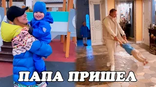 Наталья Подольская провела вечер на детской площадке с Иваном и Артемием
